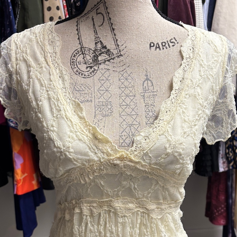 Rare Y2K Lace V-Neck Blouse - Picture 6 of 16